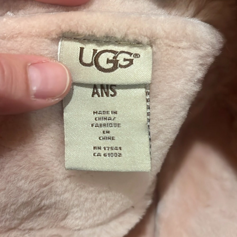 UGG Kids Girls SHEEPSKIN Pom Hat Metallic Pink 2-4 yrs - Picture 5 of 6
